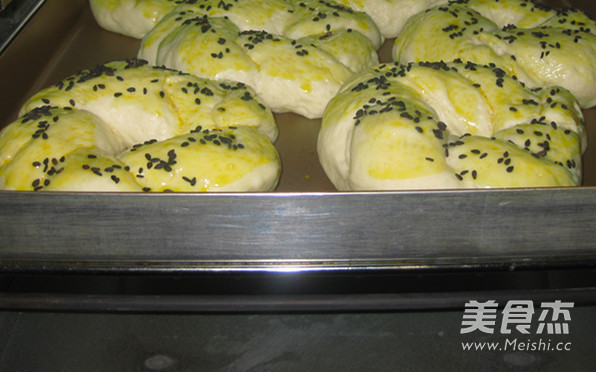 Black Sesame Petal Bread recipe