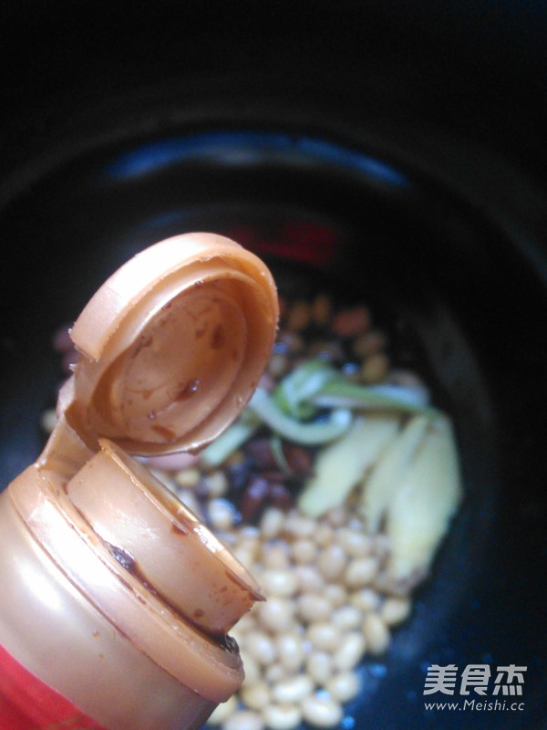 Peanut Soy Trotter Soup recipe