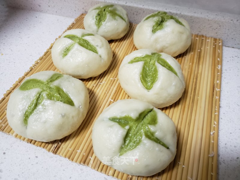 Two-color Flowering Spinach Steamed Buns