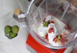 Fig Yogurt Shake recipe