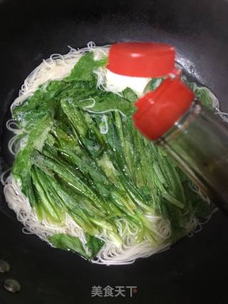 White Egg White Noodle Soup recipe