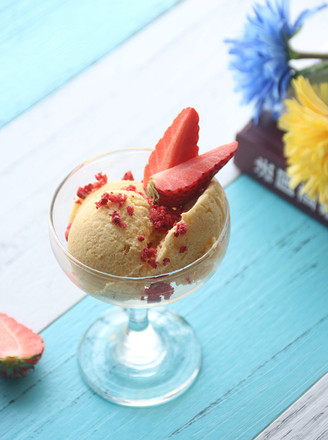 Freeze-dried Strawberry Mango Ice Cream recipe