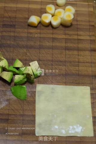 Fried Wanton with Avocado and Cheese Heart recipe