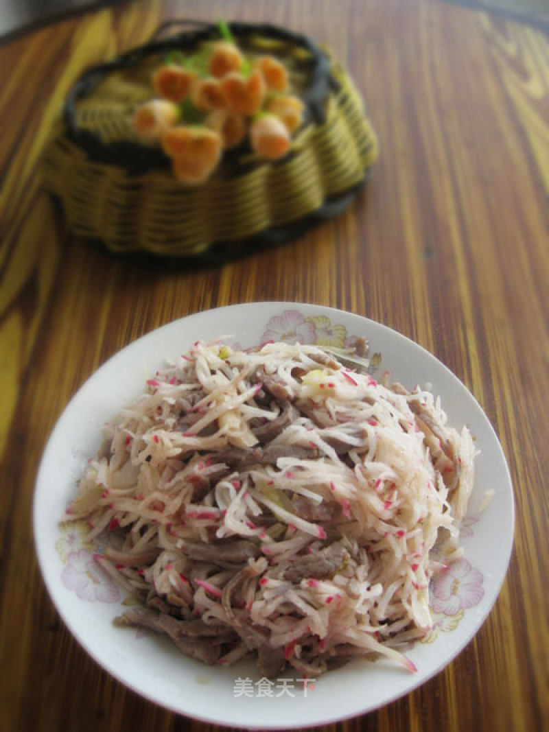 Stir-fried Shredded Pork with Luobu