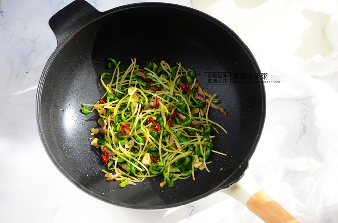 Stir-fried Shredded Pork with Black Bean Sprouts recipe