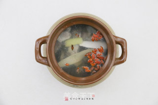 Chinese Yam Wolfberry Snail Head in Pot Keel recipe