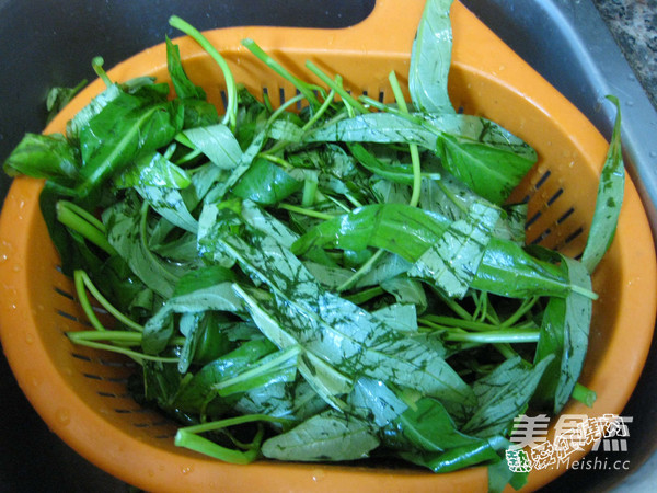 Convolvulus Leaf Egg Soup recipe