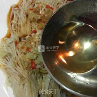 Steamed Enoki Mushrooms with Garlic recipe