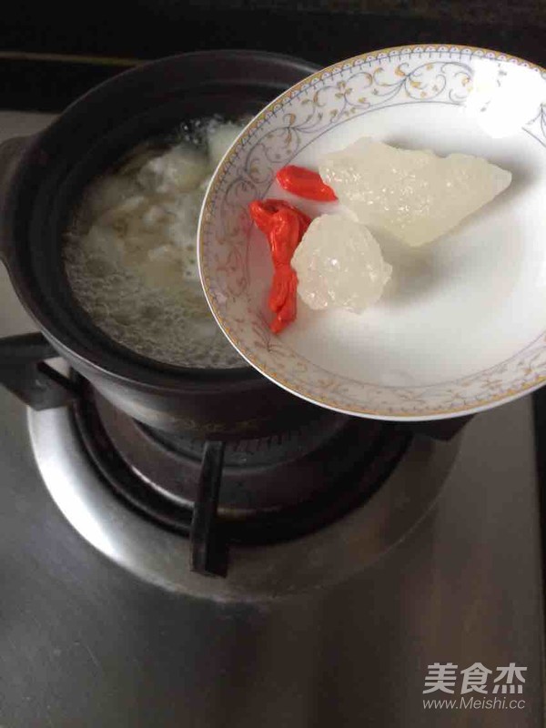 Tremella Lily and Autumn Pear Soup recipe