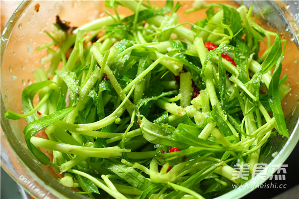 Stir-fried Water Spinach with Garlic recipe