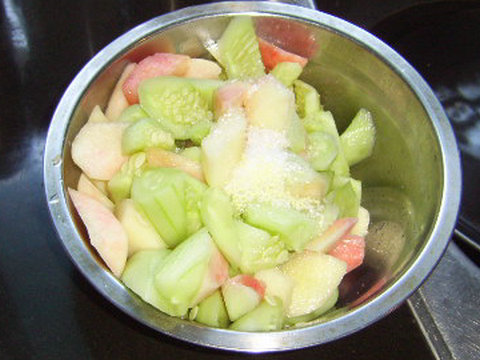 Cucumber Mixed with Peaches recipe