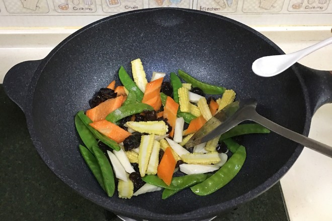 Stir-fried Seasonal Vegetables with Baby Corn recipe