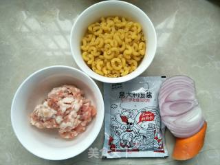 Spaghetti with Tomato Meat Sauce and Basil Flavor recipe