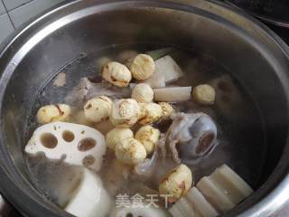 Lotus Root Big Bone Soup recipe