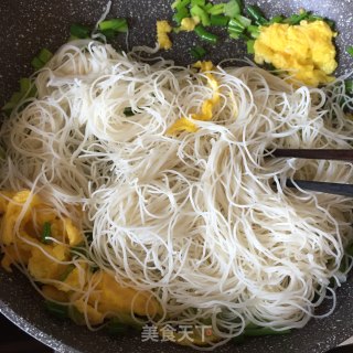 #trust之美#[food for One Person] Fried Eggs with Dried Noodles recipe