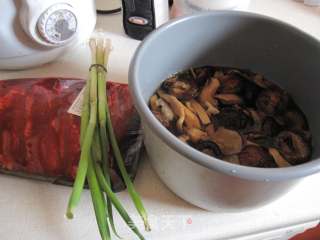 Stewed Pork Ribs with Mushrooms recipe