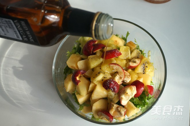 Fruit and Vegetable Salad with Wine Vinegar recipe