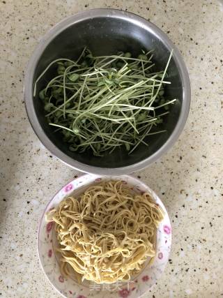 Bean Sprouts Mixed with Bean Curd recipe