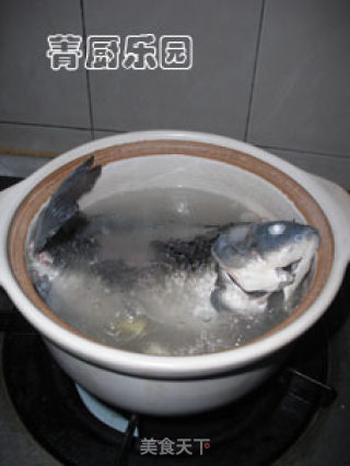 Assorted Crucian Carp Soup in Casserole recipe