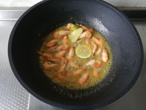 Lemon Curry Prawns are Fried Like This, with A Hint of Lemon Scent, Thick Curry recipe