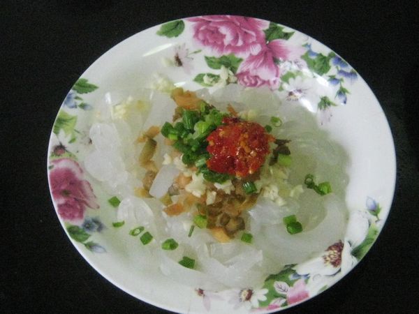 Spicy Preserved Egg with Noodles recipe