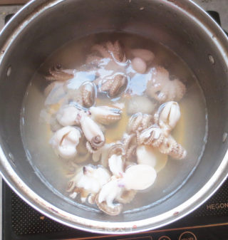 Stir-fried Chives with Octopus recipe