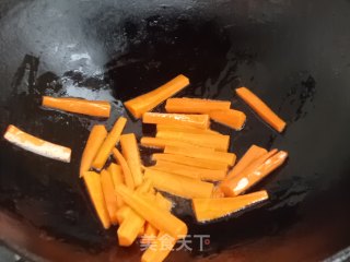 Stir-fried Loofah with Carrots recipe
