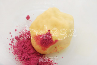 Five-color Taoshan Red Bean Paste Mooncakes recipe