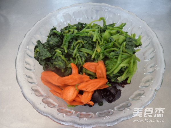 Spinach with Black Fungus recipe