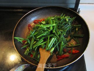 Stir-fried Duck Intestines with Leek Flowers recipe