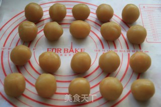 Mooncake with Lotus Seed Paste and Egg Yolk recipe