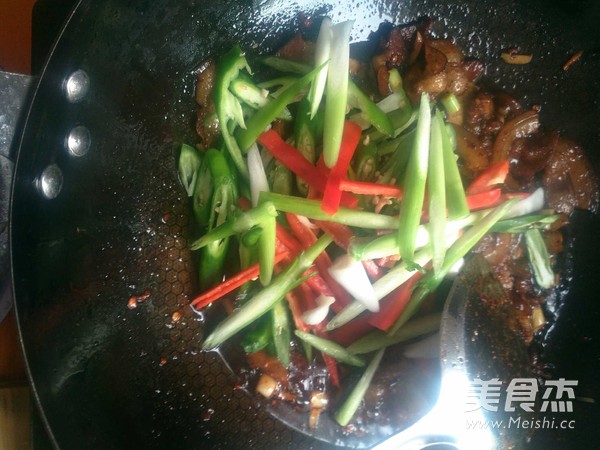 Garlic Sprouts and Green Pepper Twice-cooked Pork recipe