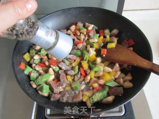 Beef Cubes with Colored Pepper and Water Chestnut recipe