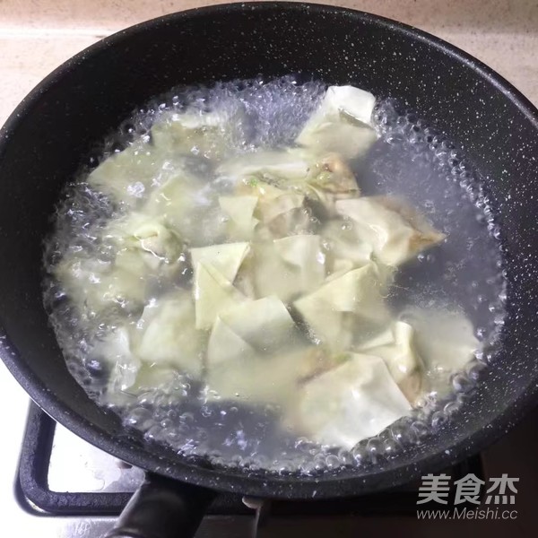 Mushroom Wontons with Fresh Meat recipe