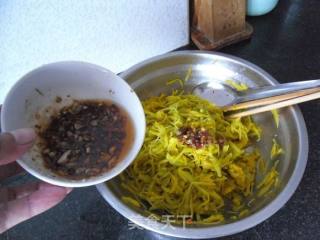 Garlic Pepper Mixed with Yellow Flowers recipe