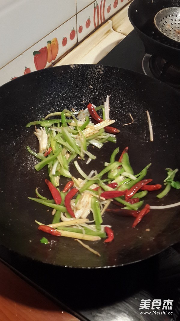 Stir-fried Shredded Pork with Scallions recipe