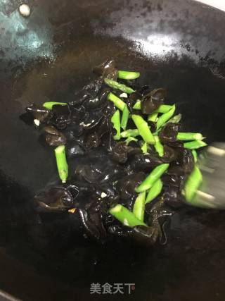 Fried Fungus with Fresh Lily recipe