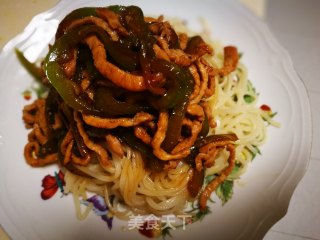 Green Pepper Shredded Pork Noodles recipe