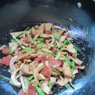 Stir-fried Vegetarian Chicken with Sausage recipe