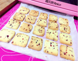 Hand-cut Cranberry Biscuits with Crispy Dregs-the Winning Works of Lezhong Colorful Summer Baking Competition recipe