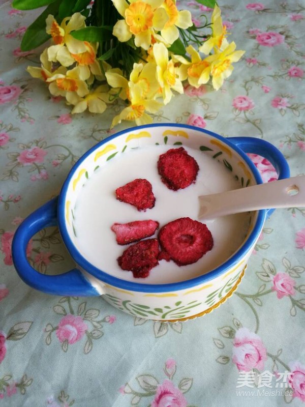 Frozen Strawberry Dried Yogurt recipe