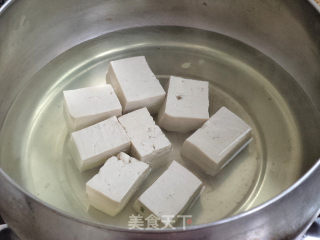 Tofu Mixed with Celery Leaves recipe