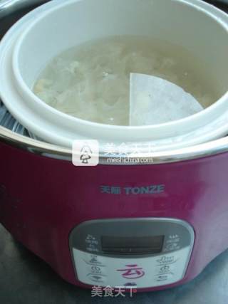 [tonze Microcomputer Water-proof Electric Cooker] Rock Sugar, White Fungus and Lotus Seed Soup recipe