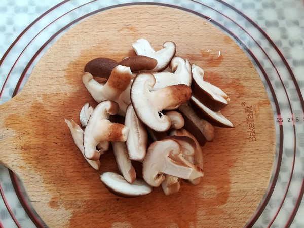 Fried Double Mushrooms with Jinhua Ham recipe