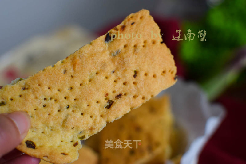 Crispy, Fragrant and Crunchy Handmade Scallion Soda Crackers recipe