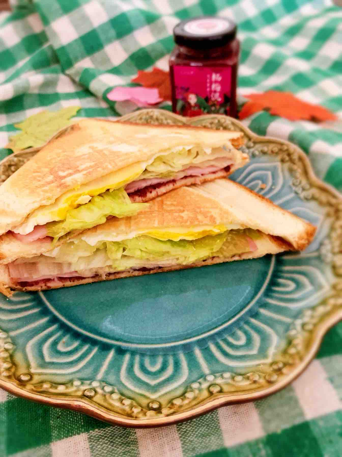 Bayberry Puree Egg Ham Sandwich recipe