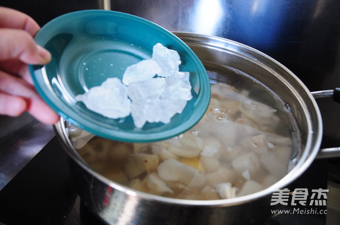 Three White Soups for Moistening Dryness, Nourishing Lungs and Relieving Cough in Winter recipe