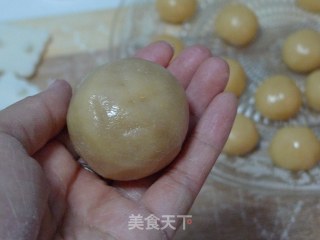 [cantonese-style Lotus Seed Paste Egg Yolk Mooncakes] Challenge The Most Classic Cantonese-style Mooncakes recipe