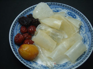 Three Kinds of Jujube Stewed with Tongjiao recipe