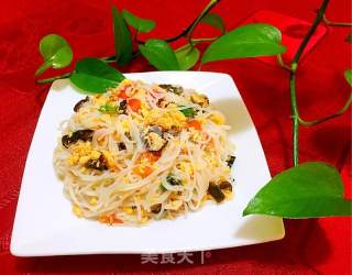 Stir-fried Rice Noodles with Tomato, Egg, Fungus recipe